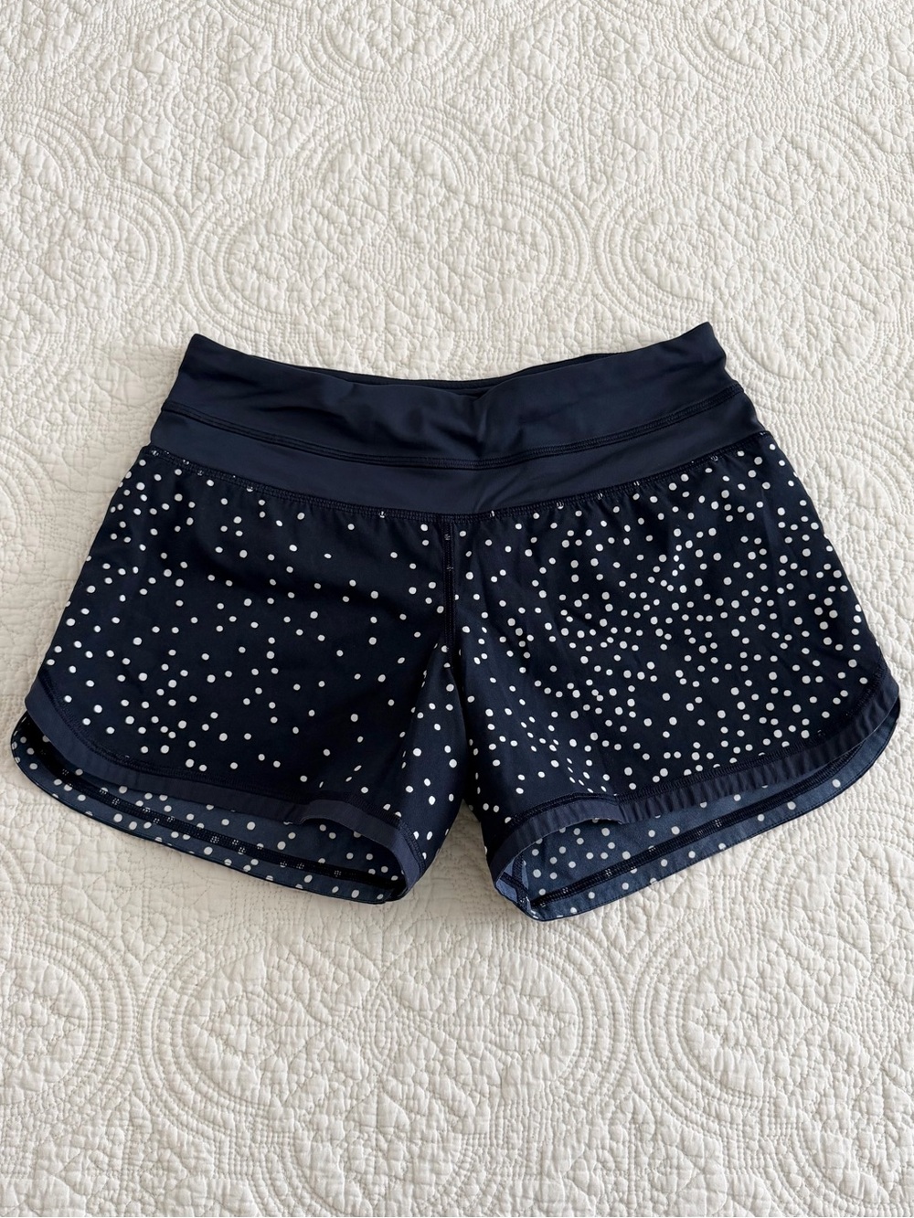 Lululemon Size 2 Navy Polka Dot 4in Inseam Groovy Running Shorts Workout Active